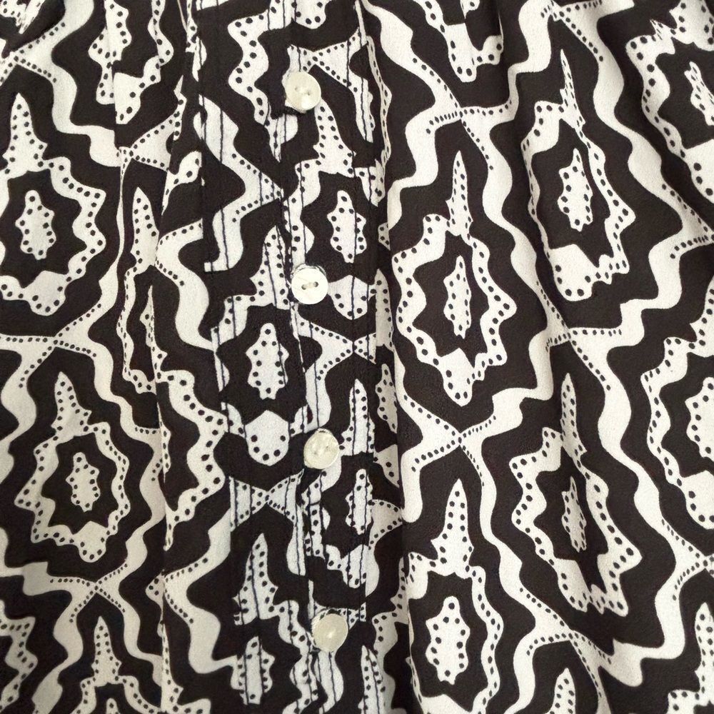 LOFT Black White Print Sleeveless Blouse Med - Picture 9 of 10